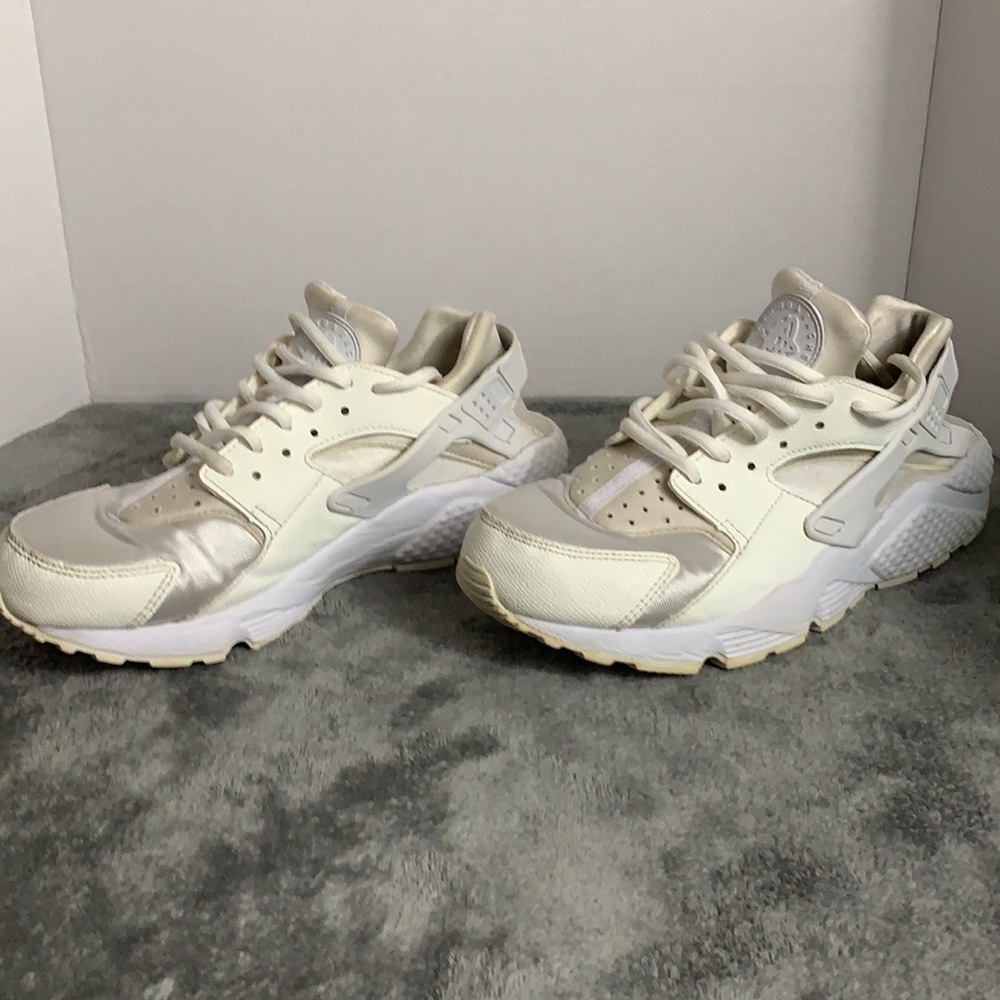 Women’s white huaraches